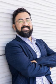 Headshot of Juan Pérez Sáez.